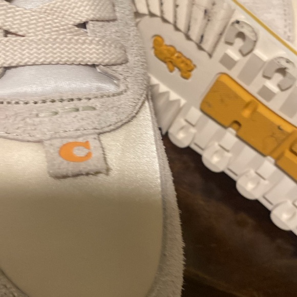 Coach - Picture 6 of 6